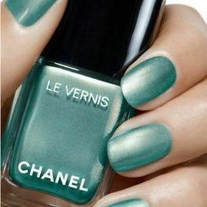 CHANEL Le Vernis #723 Radiant Verde